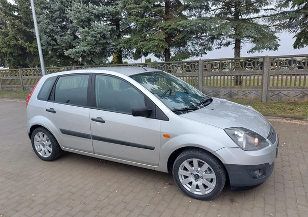 Ford Fiesta cena 8999 przebieg: 151000, rok produkcji 2006 z Płońsk małe 121